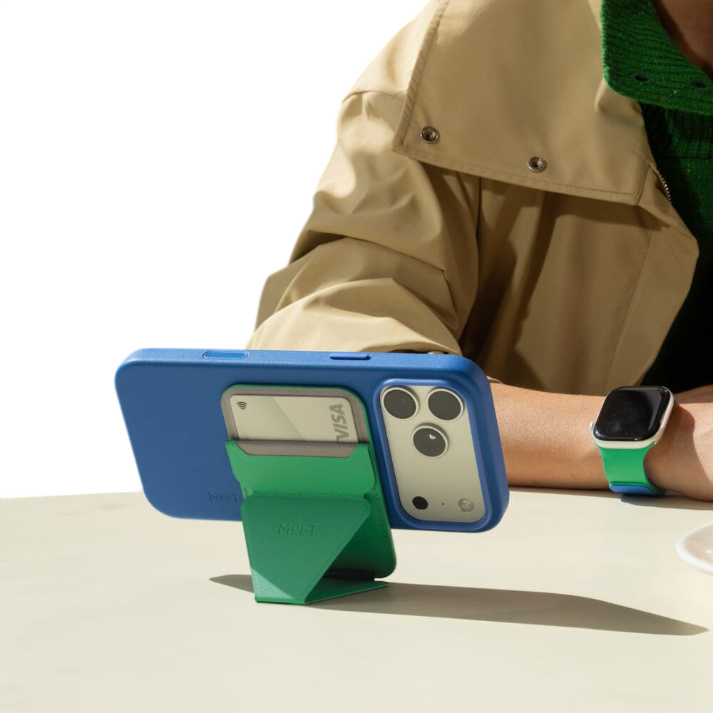 Moft Snap-on Phone Stand & Wallet MOVAS™ - MagSafe Compatible - Oz Green