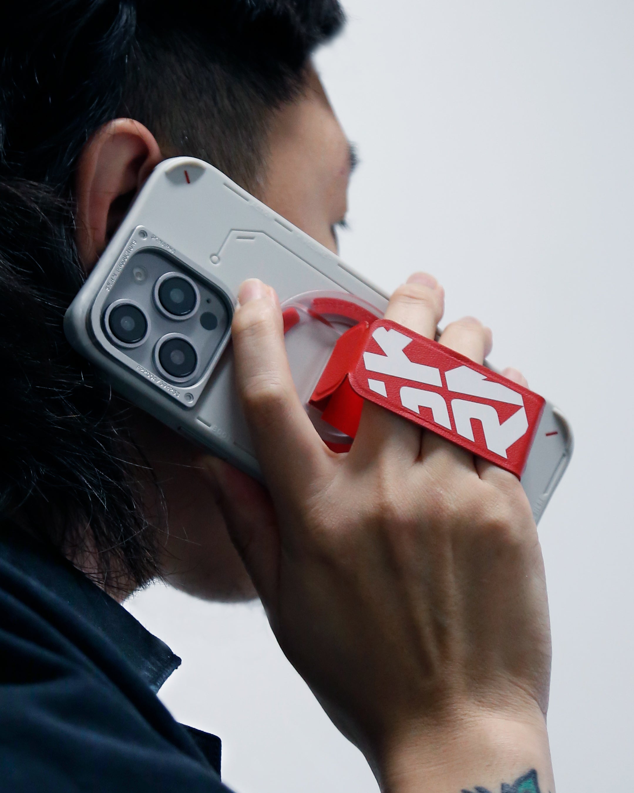 Skinarma KIRA KOBAI ARCH XE Magnetic Grip-Stand