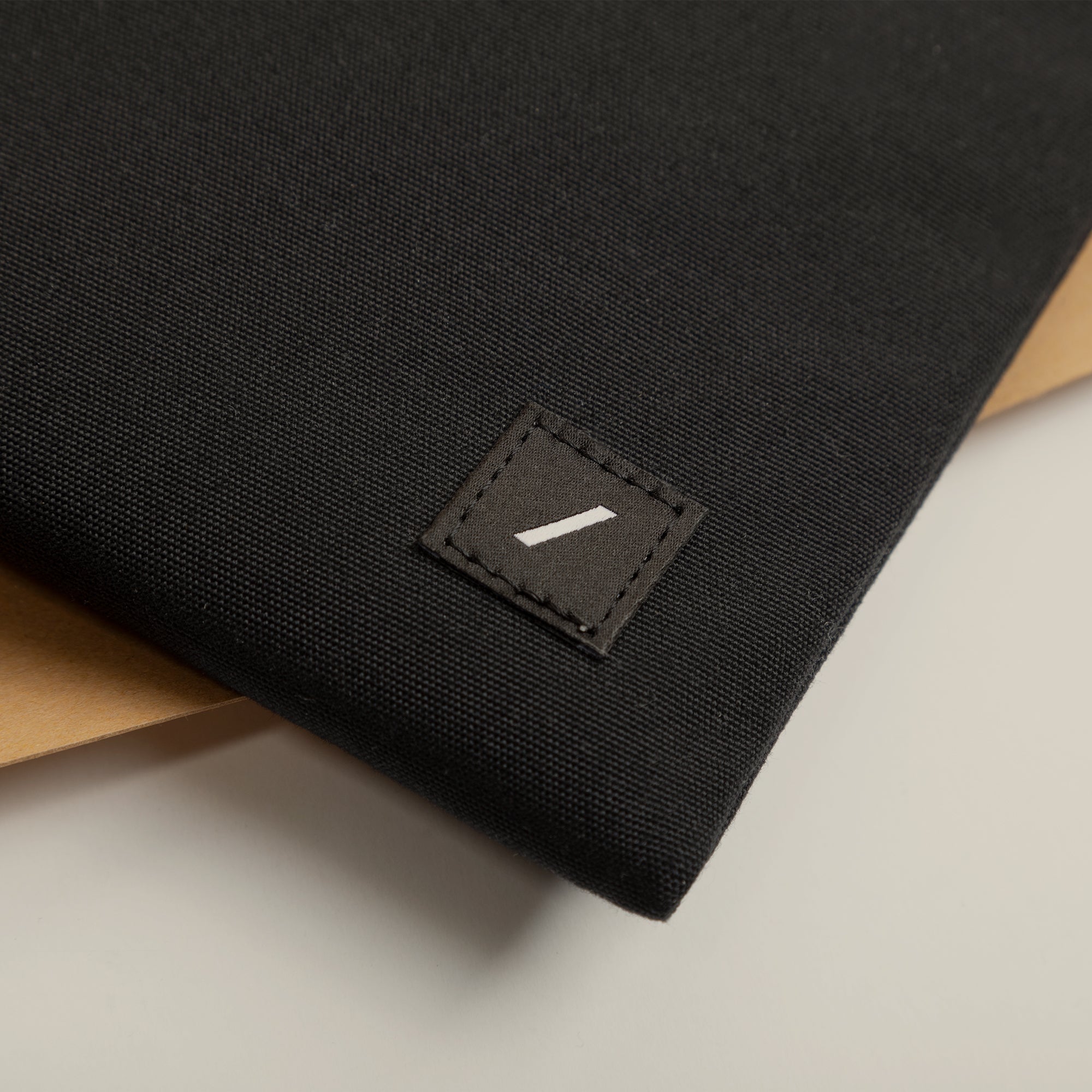 غطاء Native Union W.F.A لجهاز MacBook Air 13"