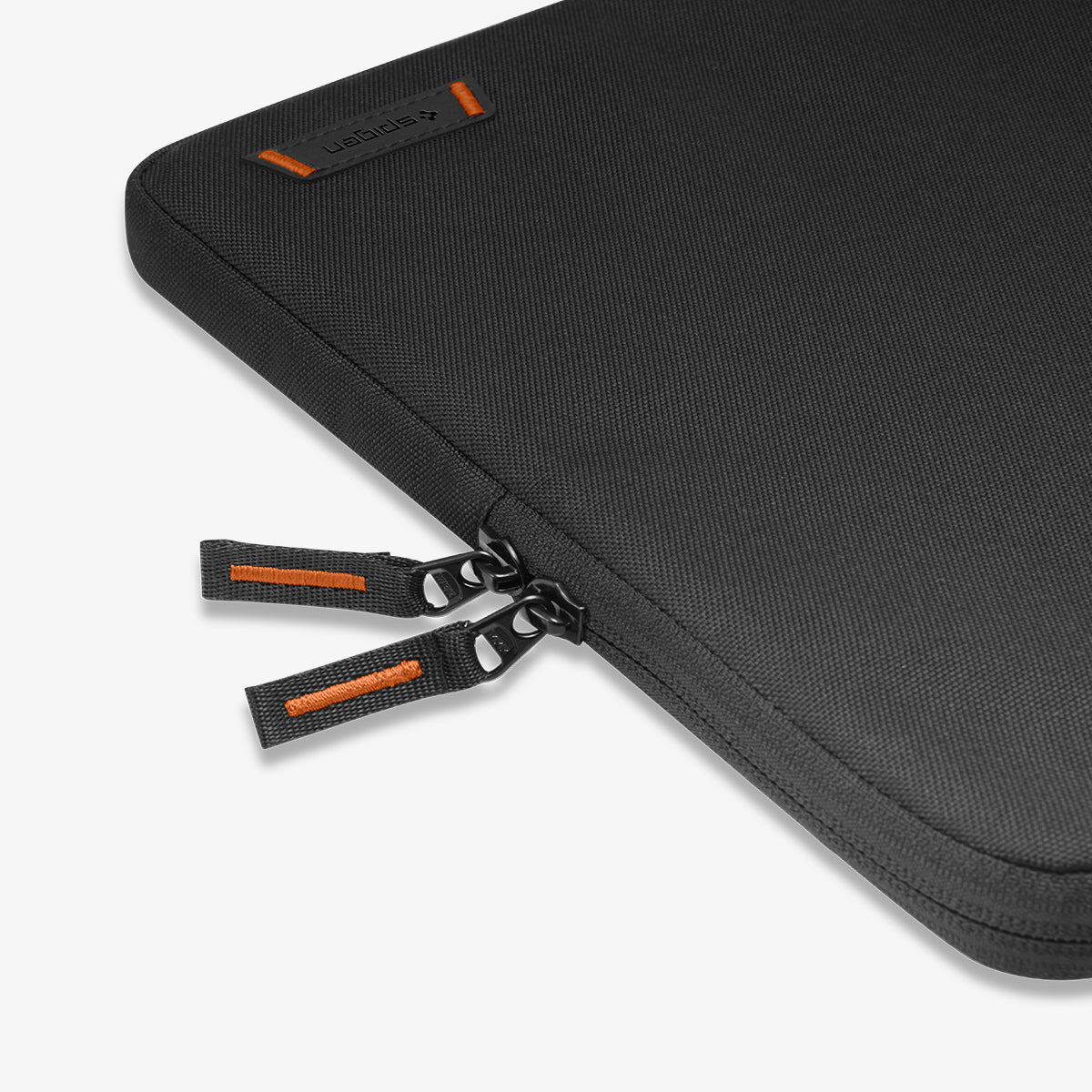 حافظة Spigen Basic Laptop Pouch بحجم 14"
