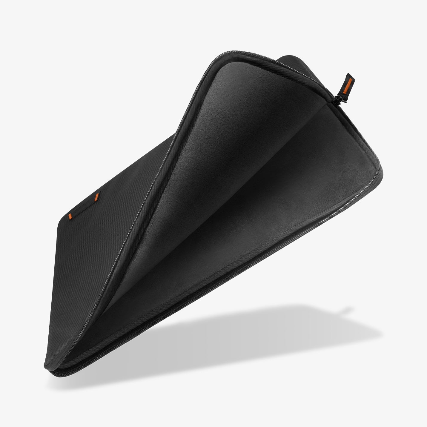 حافظة Spigen Basic Laptop Pouch بحجم 14"