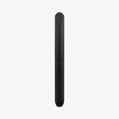 حافظة Spigen Basic Laptop Pouch بحجم 14"