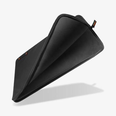 حافظة Spigen Basic Laptop Pouch بحجم 14"