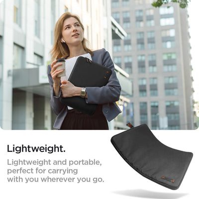 حافظة Spigen Basic Laptop Pouch بحجم 14"
